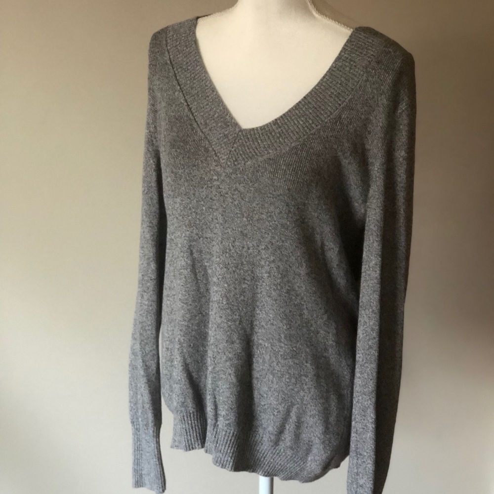 Express V-neck marled grey sweater, Sz XL